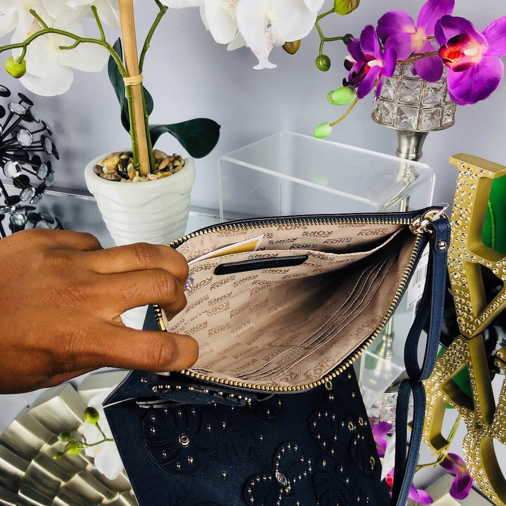 🎉 Host Pick Michael Kors Dragonfly Clutch - Picture 6 of 7